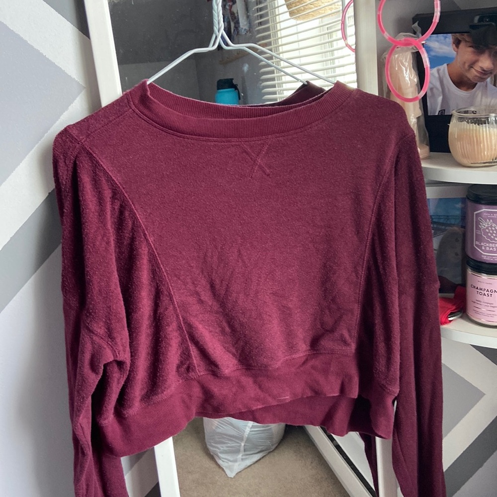 SO Medium Burgundy lounge life cropped crewneck